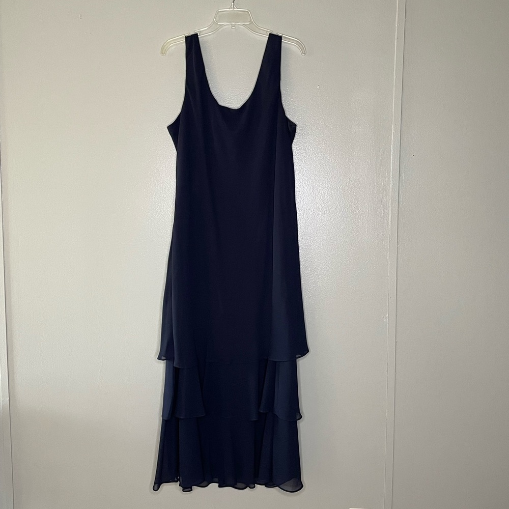 Maggi Barnes, sleeveless. Maxi dress.